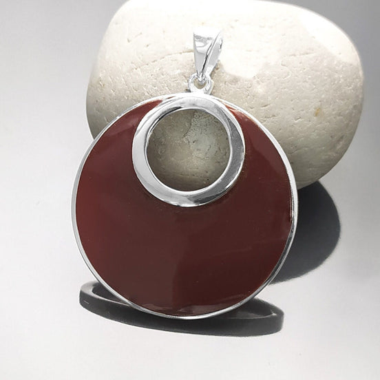 Pendentif Lune en Pierre Émail Rouge Par KRAMIKE • Argent 925 • Collier Rond Moderne pour Tous les Jours • Cadeau Élégant pour Elle • KP489