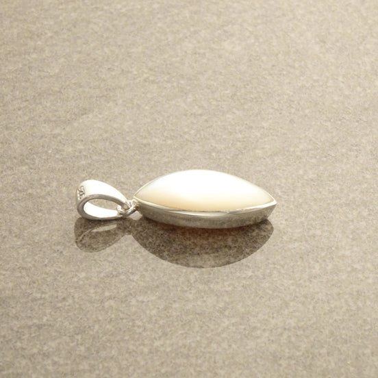 Nacre Blanche, Pendentif Argent 925, Pendentif Nacre Véritable - Forme Amande  - Bijoux Blancs - Petit Pendentif, Design Minimalist
